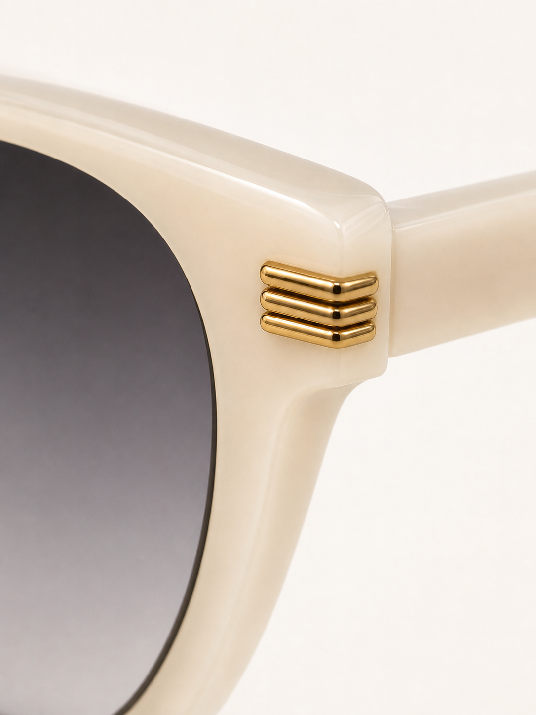 Creamline gold hinge detail