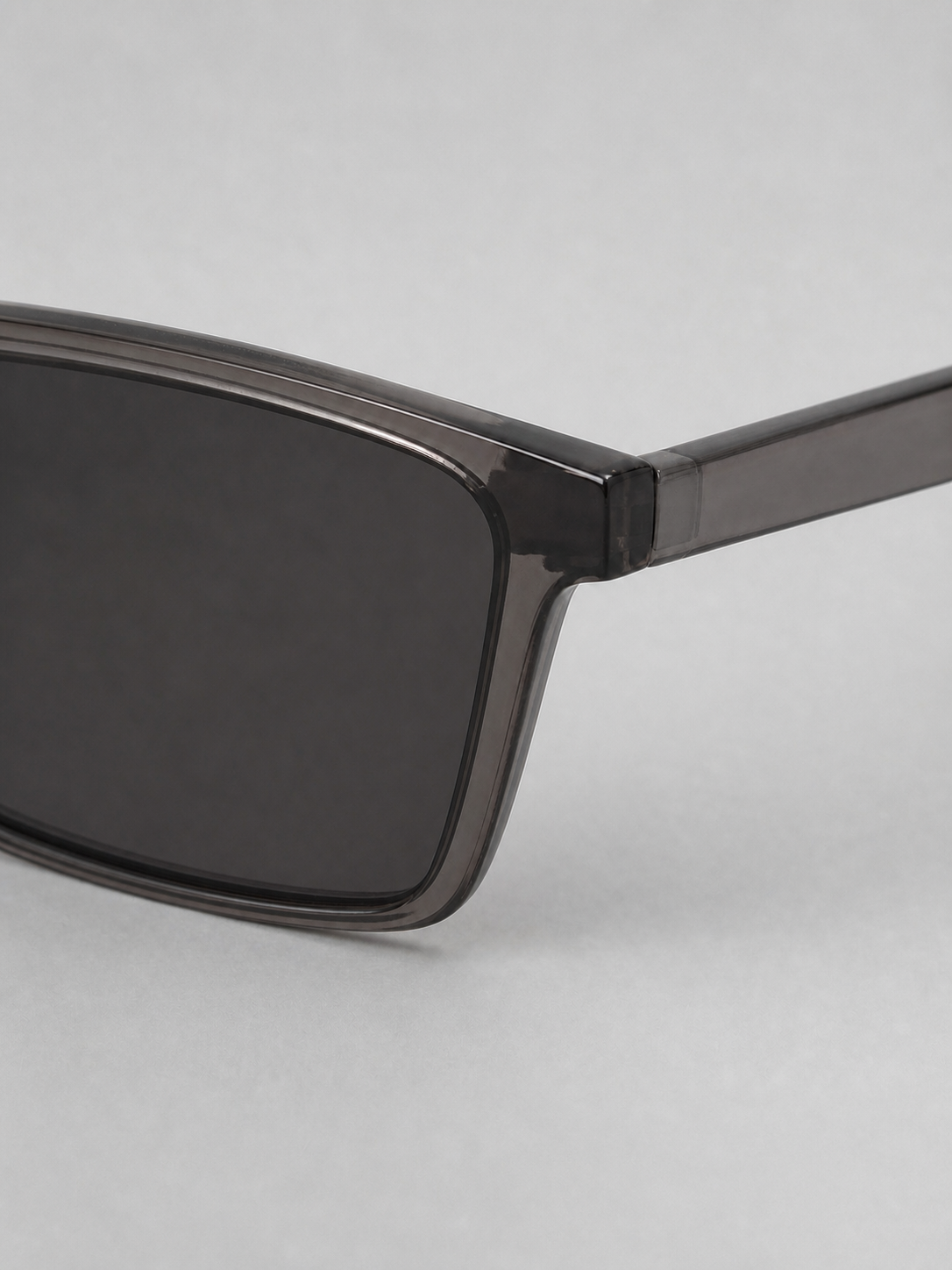 Vapor sunglasses hinge detail